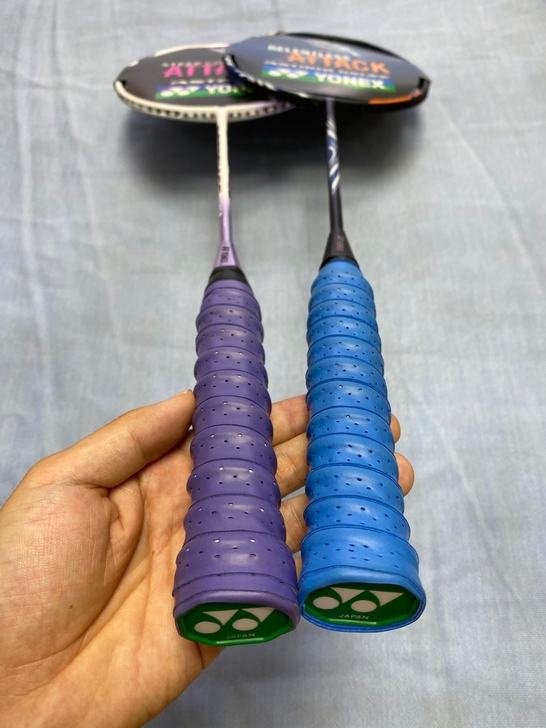 忍痛割爱特价出售一副2支装尤尼克斯羽毛球拍...