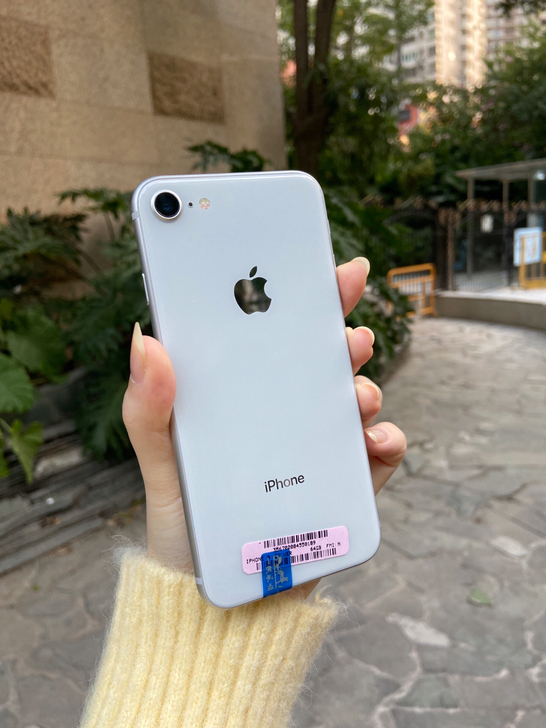 iPhone8白色功能完好苹果手机