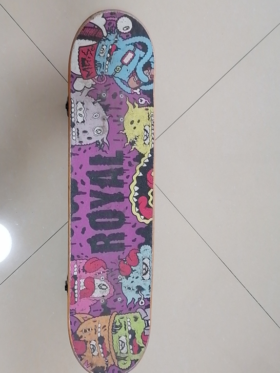 7成新DBH滑板，除板底有磨损外无明显裂痕...