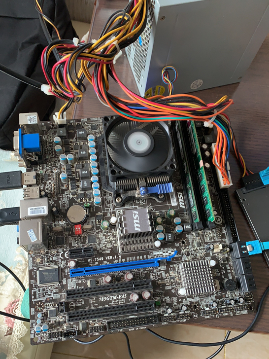 上高中的时候买的电脑，现替换的剩下主板+C...