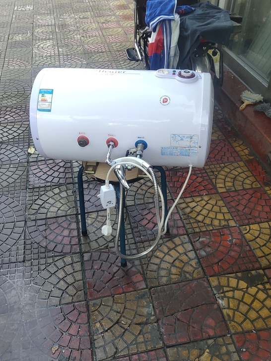 40升阿里斯顿热水器，搬迁急转，8.2成新...