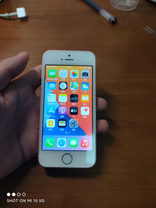 iPhonese 32g 性能小钢炮，美版...