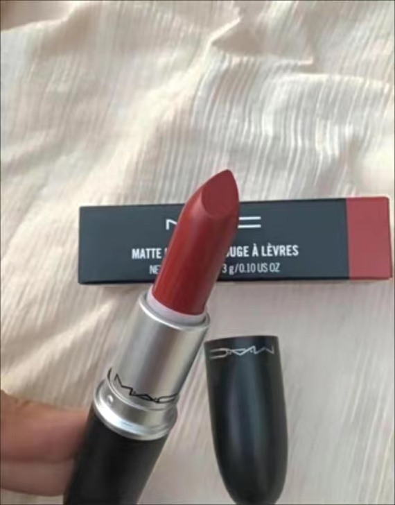 前男友送的MAC口红，一次没用过。专柜正品...