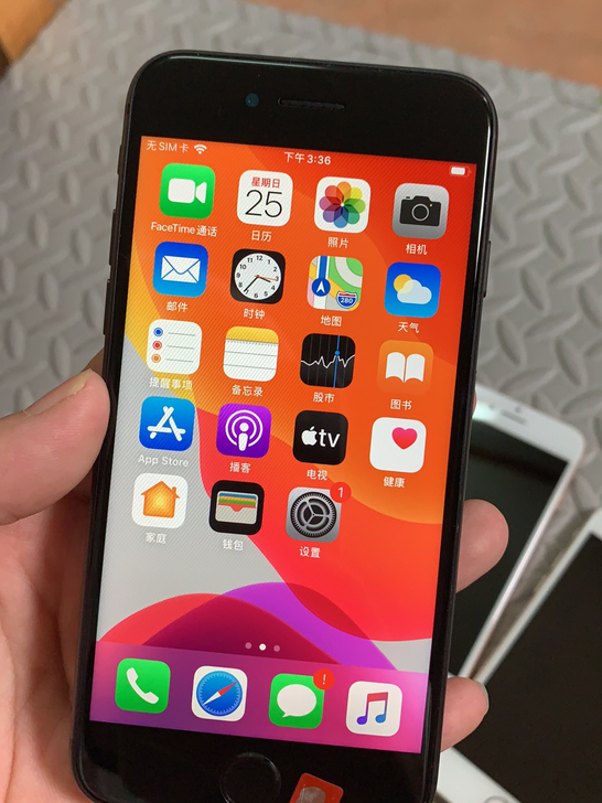 苹果8代 iPhone8 64g 插卡即用...