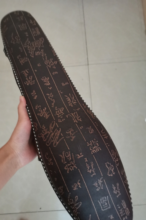 葫芦丝，一时兴起买的，根本没学。放了挺久的...