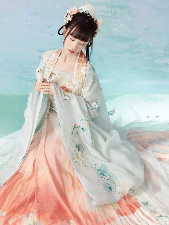 【十三余汉服免费代拍】