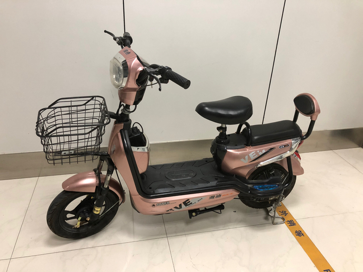 9成新48v雅迪电动车
