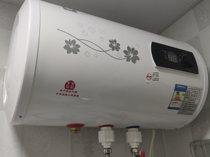 樱花热水器，40升容量，出水断电，安全可靠。价格优惠。