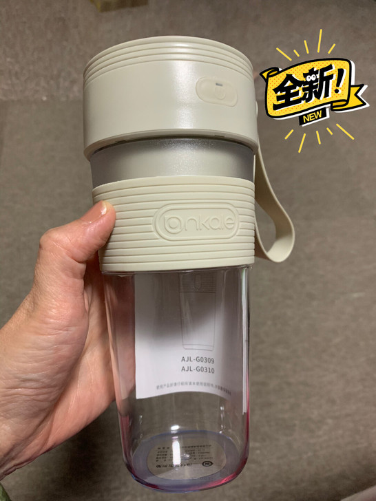 全新便携果汁机，可充电可榨汁，闲置转让。