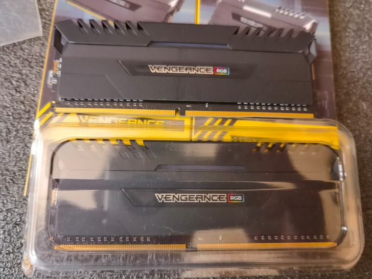 海盗船rgbddr4 3000 8x2 1...