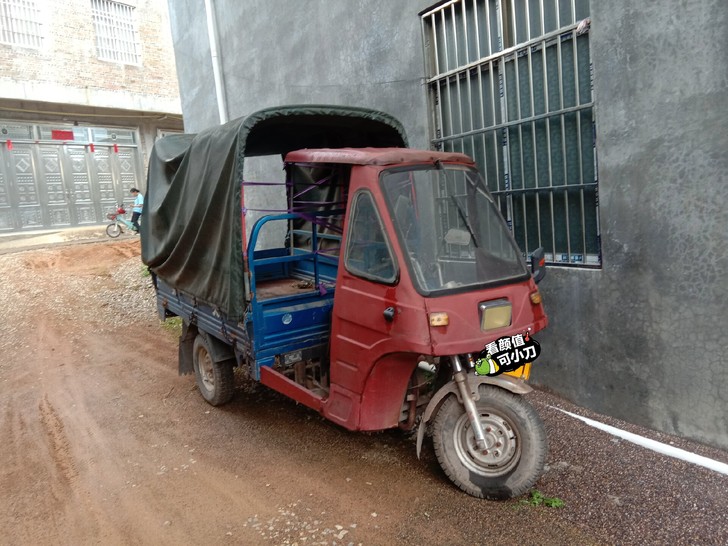 转让燃油三轮车
