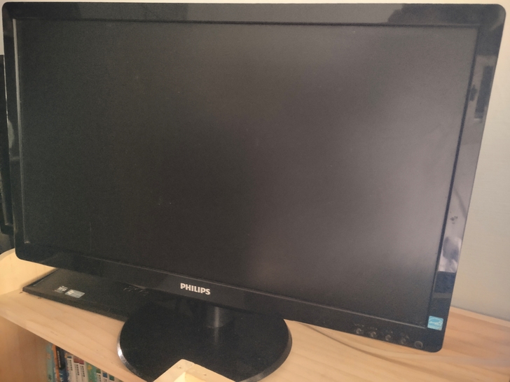 飞利浦22寸显示器。
