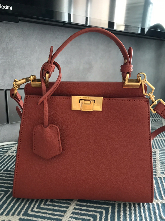 CHARLES＆KEITH手提包 配件有点...