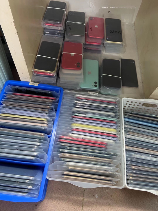 iPhone 11 Pro  美版 有锁 ...