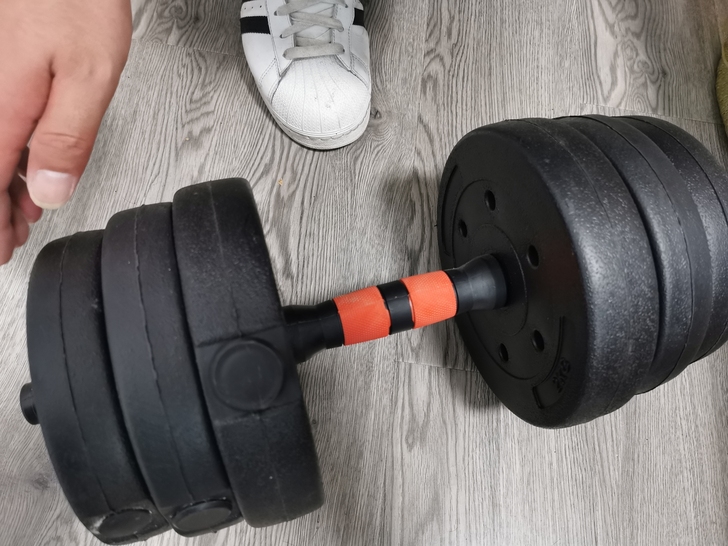 哑铃，百水芊城春水坊