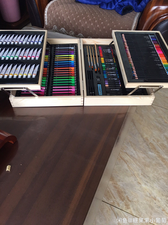 全新美术绘画，一共有4套，都要100元一套...