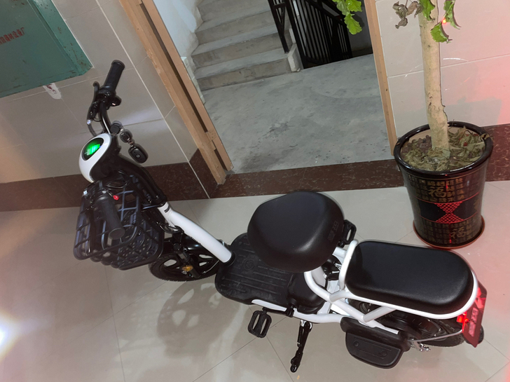 爱玛电动车，全新还未入户上牌，中的一等奖，...