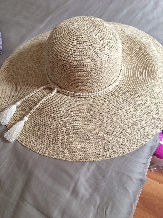 全新遮阳草帽诚意低价转！直径约48cm左右...