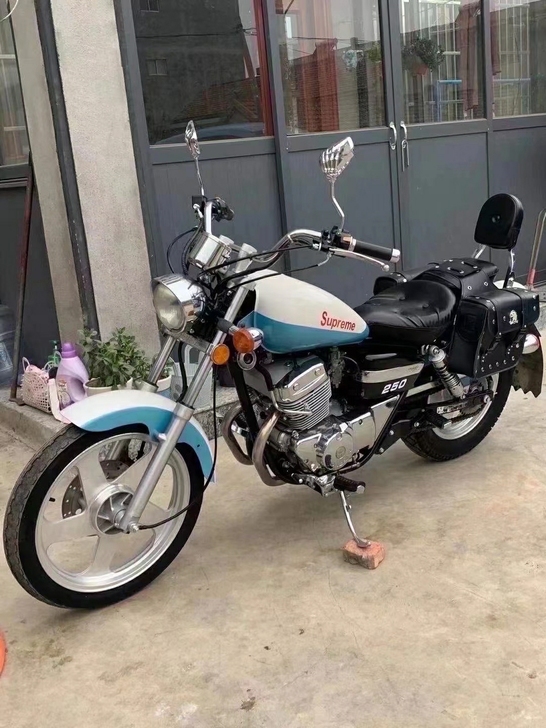 双拼色运动款巡航太子大排量二手摩托车