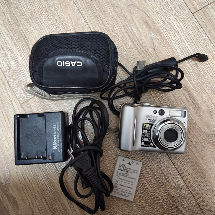 自用闲置数码相机，当时花了3850元。尼康...