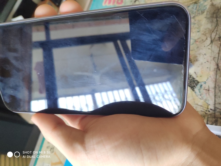 自用一手iPhone11紫色。成色差，后面...