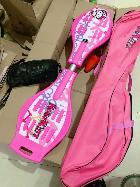 全新HelloKitty儿童滑板活力游龙蛇板