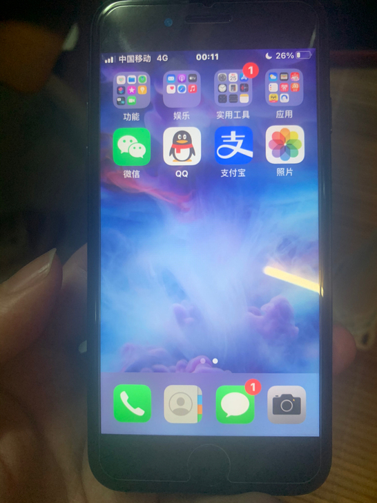 苹果7美版128。屏幕有瑕疵不明显，电池8...