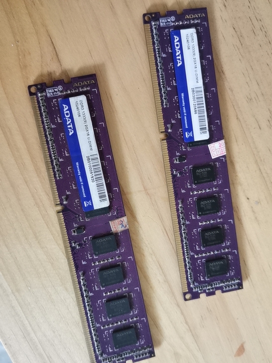 威刚ddr3内存，2gb的，两条一共35。...