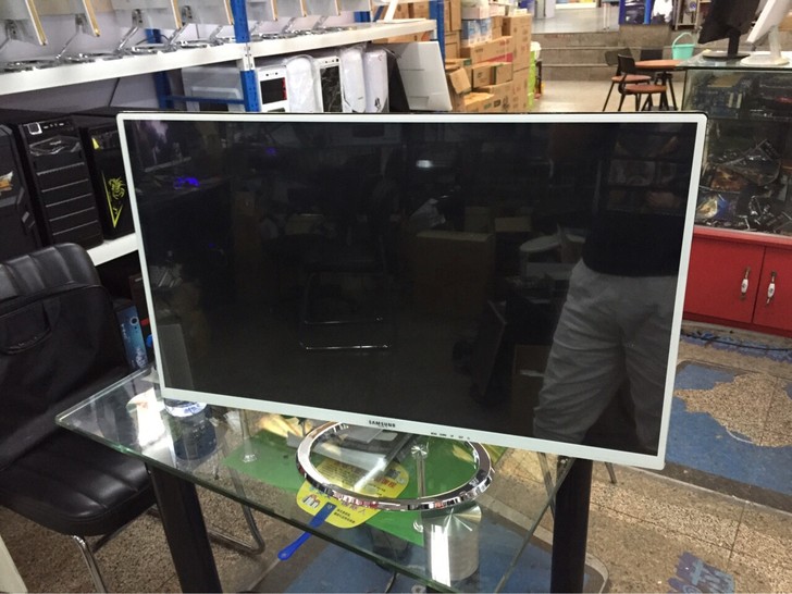 32寸超薄显示器出售数量有限需要抓紧