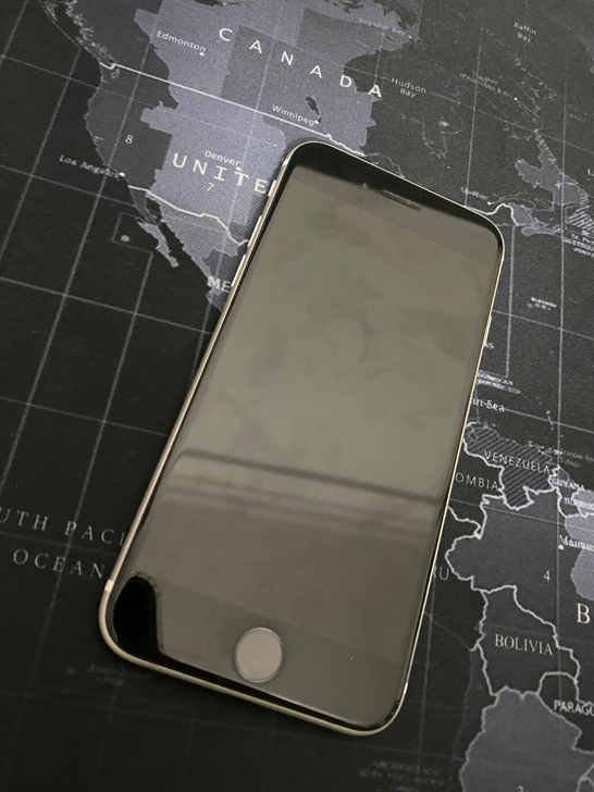 苹果se2 代， 64G 白色，外观保护非...