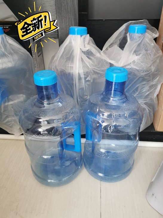 2个5L纯净水桶13元家用储水用饮水机售水...
