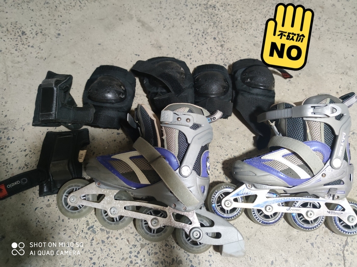 迪卡侬轮滑鞋护具一套带头盔（自取）