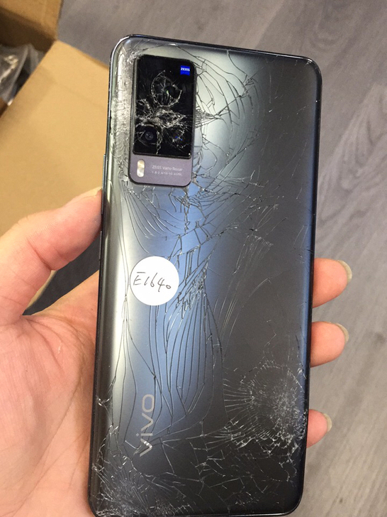 vivo X60报废尸体机 机器严重变形 ...