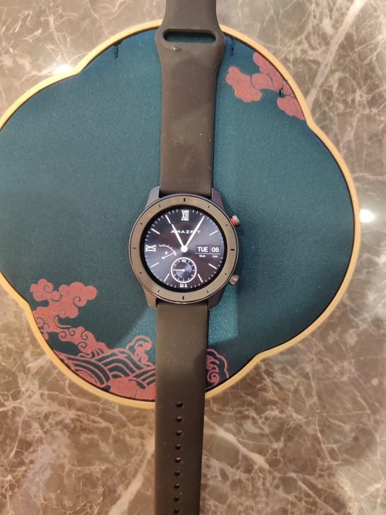 华米GTR42mm星空黑手表