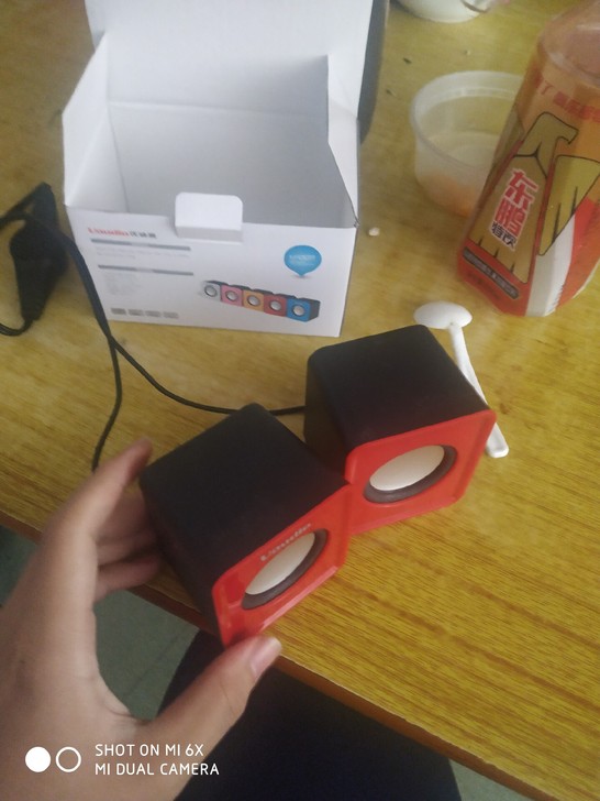 音响,自己在淘宝50买的,结果去买电脑有得...