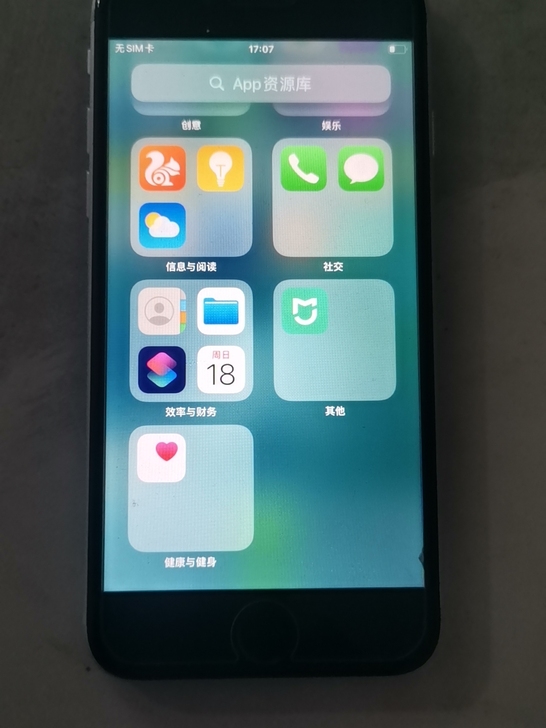 闲置苹果7一部,后壳之前黑色的,被我换成银...