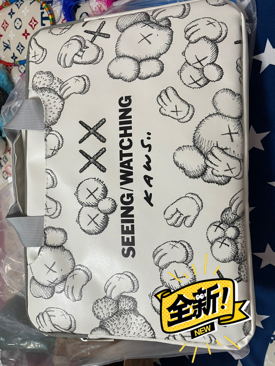 全新14寸苹果电脑包，可斜挎可手提。皮面方...