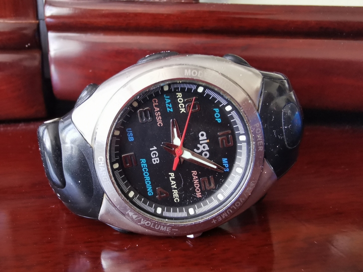 爱国者mp3手表 音乐功能正常，手表走时正...