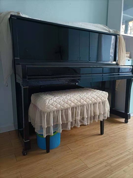 钢琴 亲戚家有台钢琴帮忙转让有想法的朋友私...