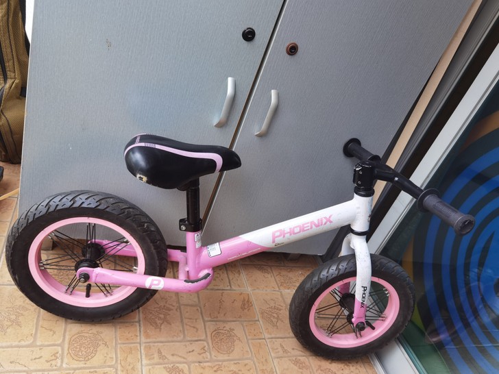 凤凰儿童平衡滑步车8成新,手柄和坐垫有轻微...