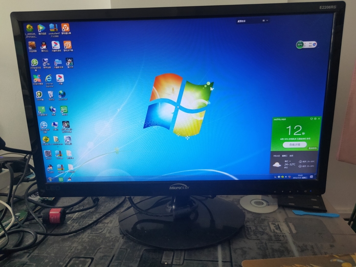 惠科22寸超薄显示器，1080p，VGA和...