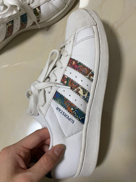 阿迪达斯三叶草印花鞋