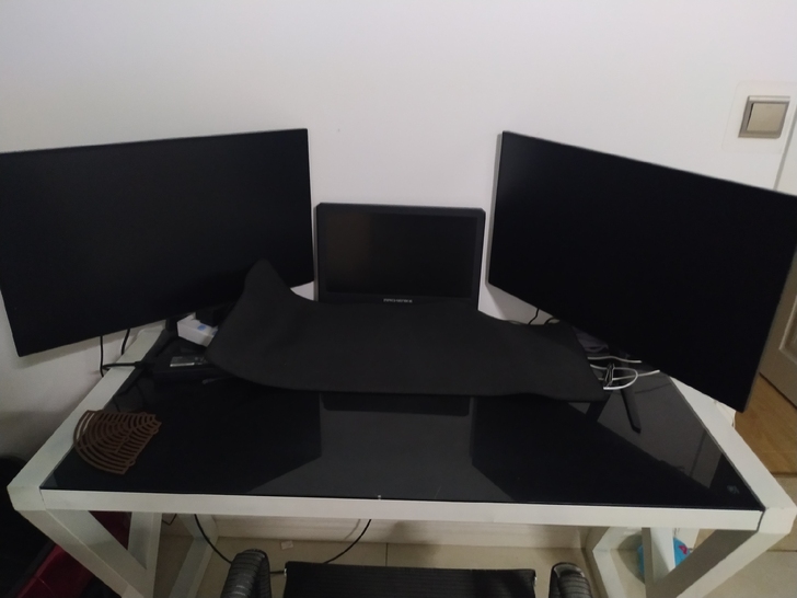 27寸2k液晶显示器4台，主机一部。99....