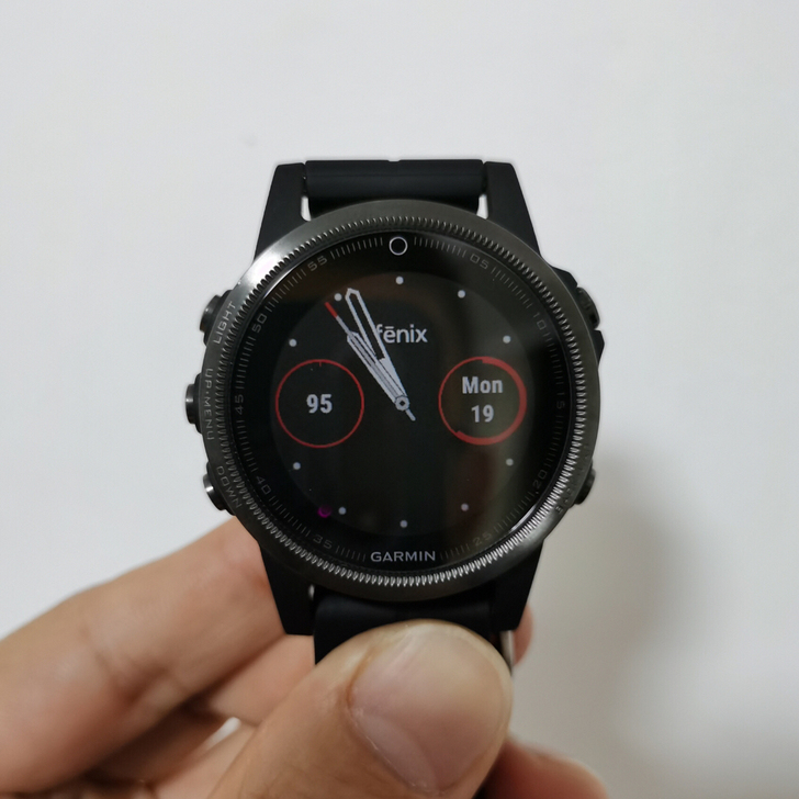 Garmin佳明Fenix 5s蓝宝石镜面...
