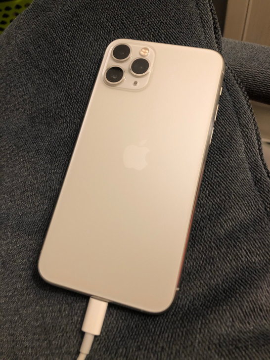 iphone11pro银色64G无锁靓机
