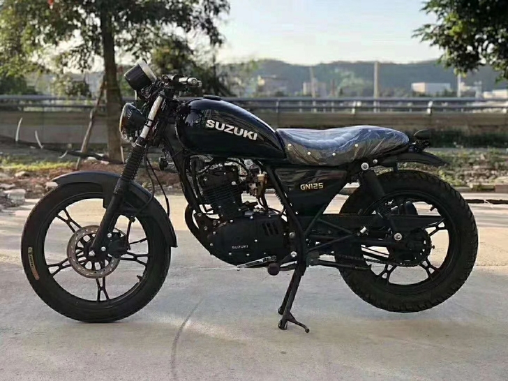 铃木复古街车125C 整车原装九成多新，车...