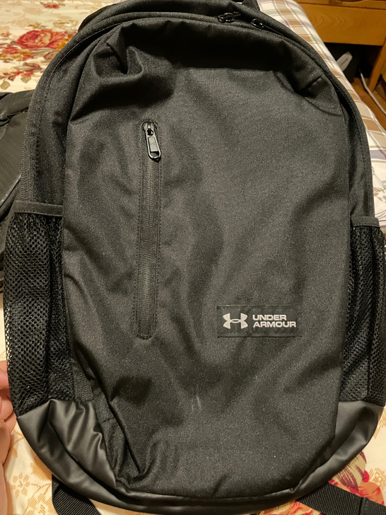 安德玛双肩背包