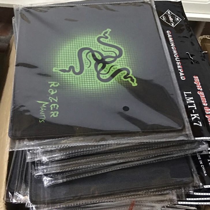 3.9元包邮，全新雷蛇鼠标垫，游戏电竞办公...