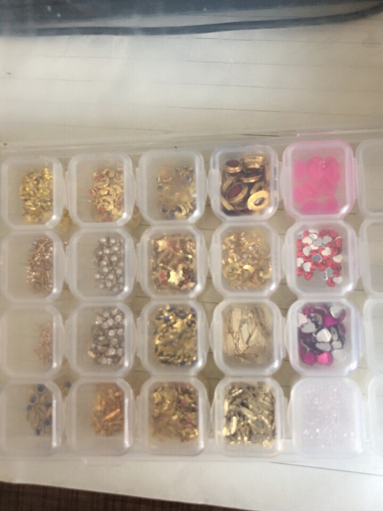 美甲饰品铆钉合金饰品美甲店不干了，饰品打包...