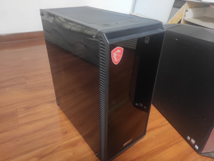 电脑机箱一个，成都本地自取，无问题